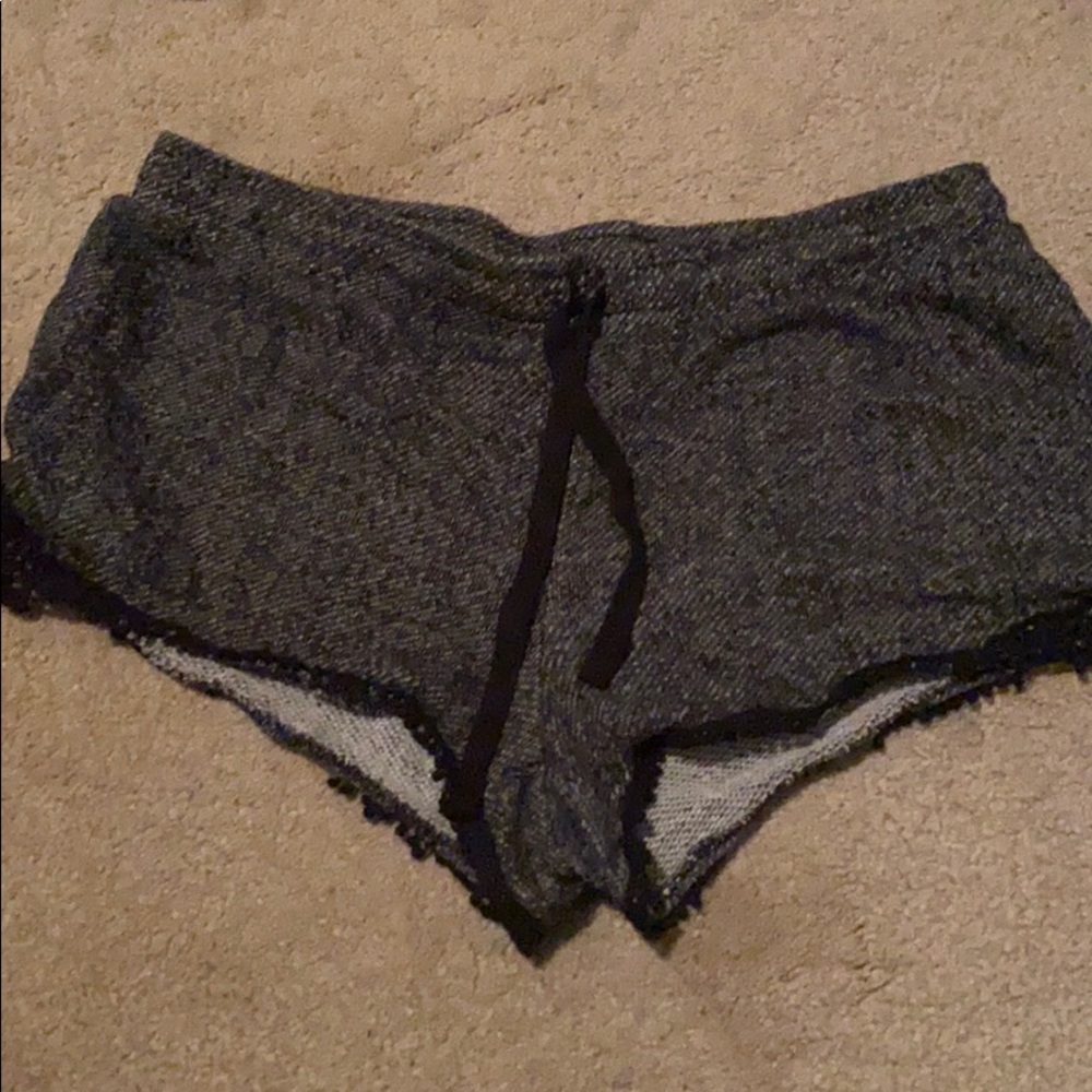 Women’s Gray & black shorts Sz medium Sz 7/9